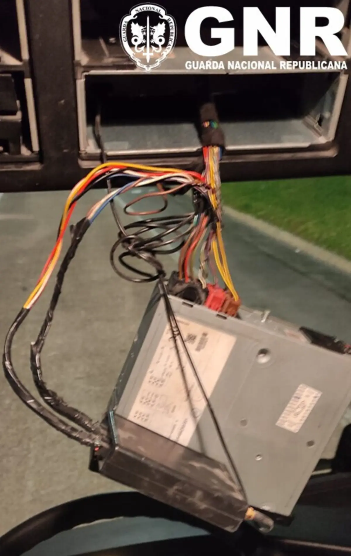 Motorista de camião manipulava tacógrafo através de telecomando