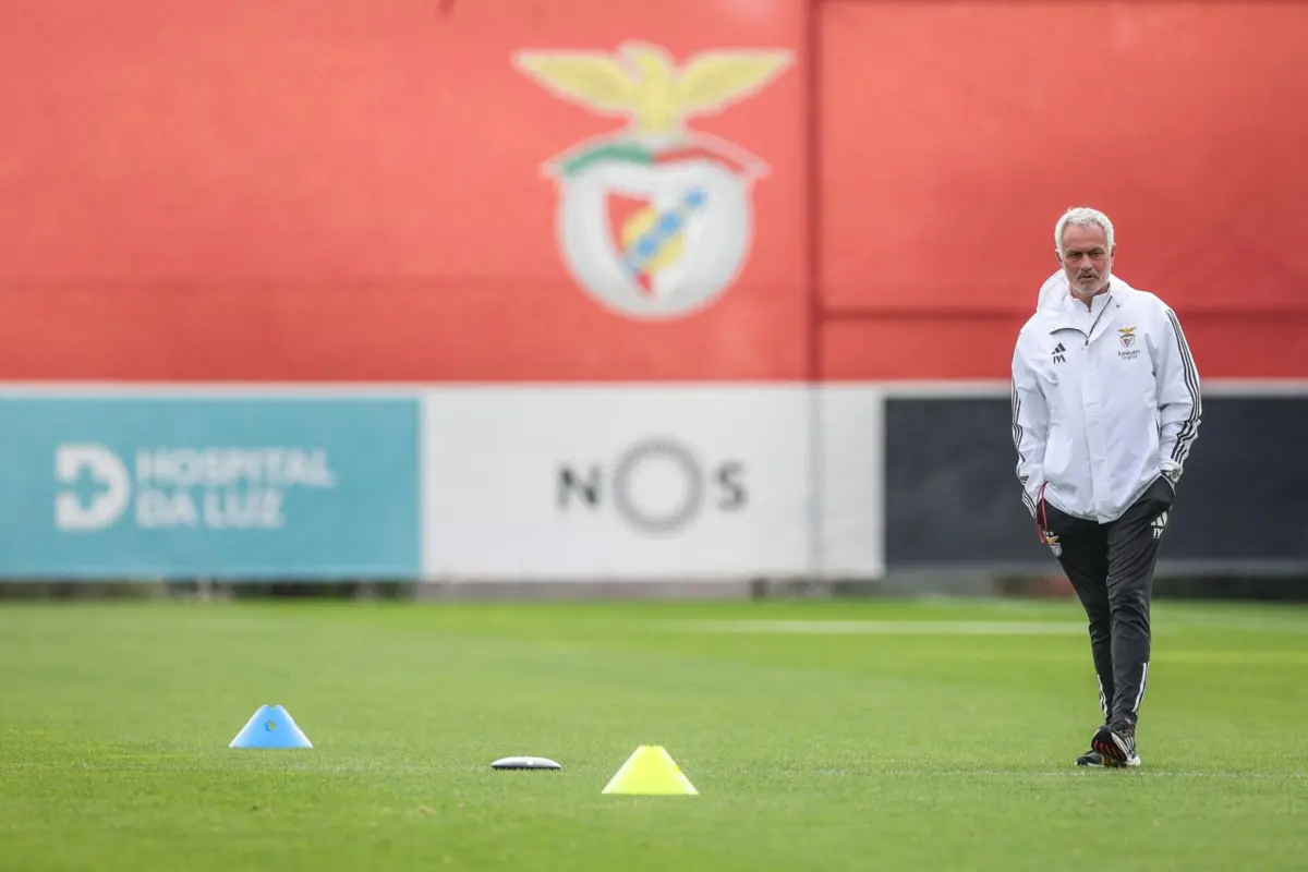 Imagem de contexto do artigo Benfica recebeu e teve conversa "cordial" com adeptos que se concentraram no Seixal