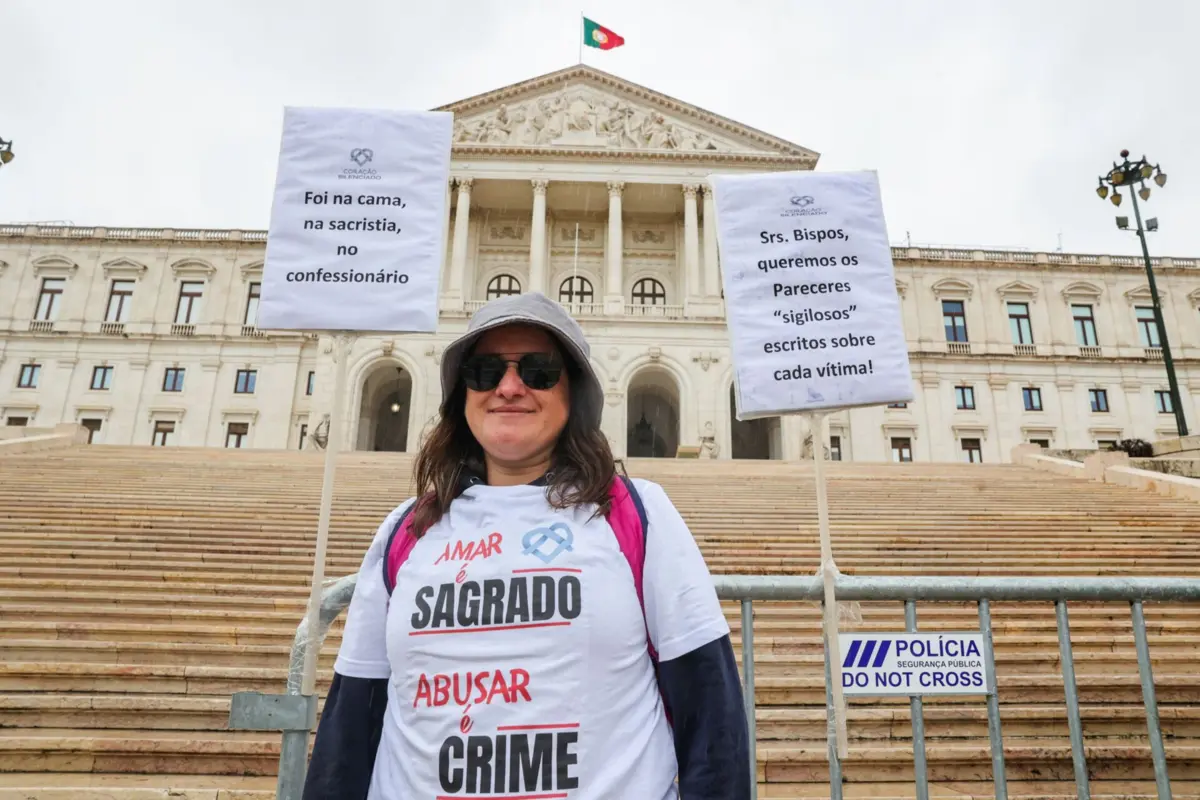 O protesto acontece um dia depois de a CEP ter anunciado que validou até ao momento 77 dos 84 pedidos de compensação financeira