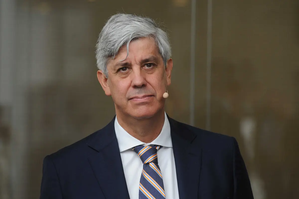 Mário Centeno diz que apenas aceitou refletir sobre o convite de António Costa e não tomou uma decisão.