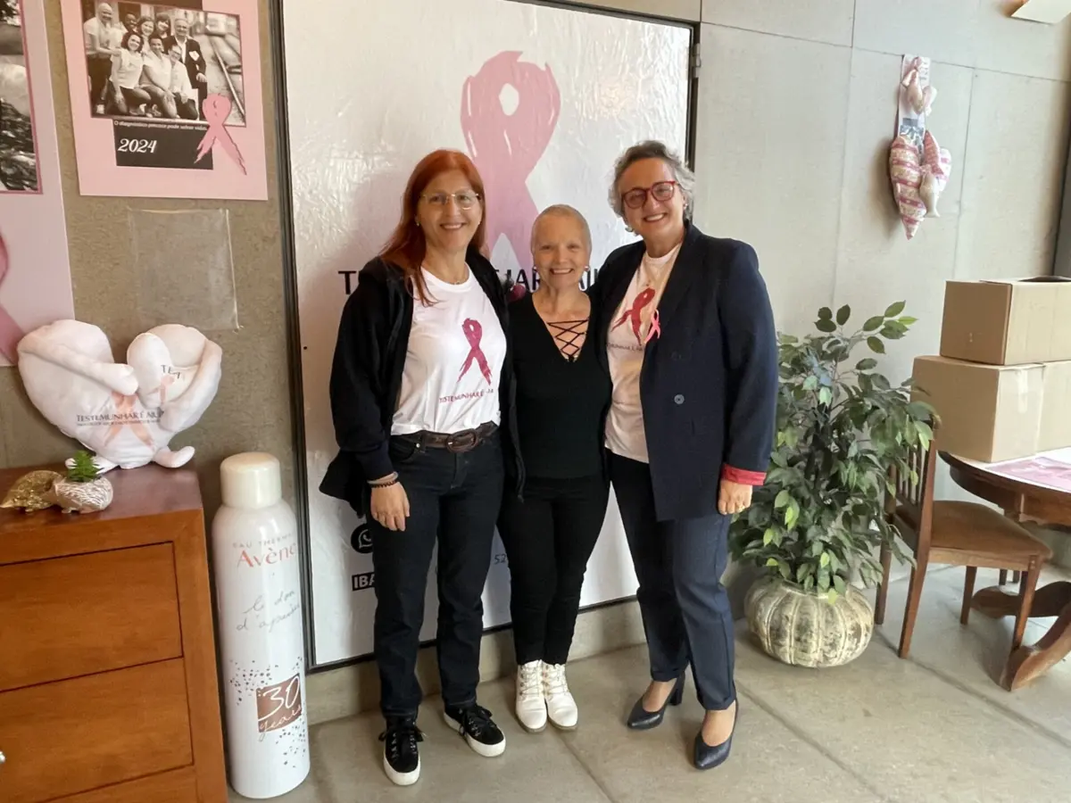 Benvinda, Fátima e Maria Helena na associação Testemunhar é Ajudar