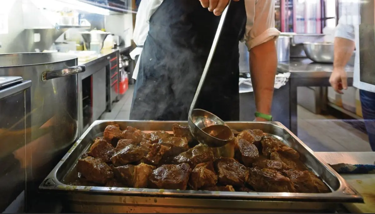 Há muitas dificuldades para recrutar funcionários, que obrigam a optar por estrangeiros sem qualificação