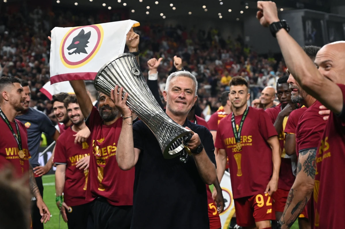José Mourinho conquistou a Liga Conferência pela Roma em 2022, na primeira final da competição