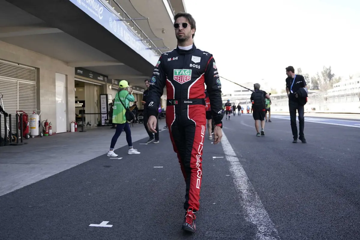 Piloto português foi empurrado contra o muro e acabou por desistir da prova