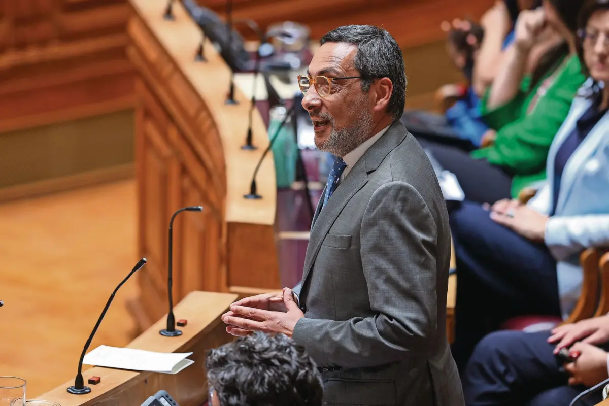 O deputado e vice-presidente do Grupo Parlamentar do PS, António Mendonça Mendes.