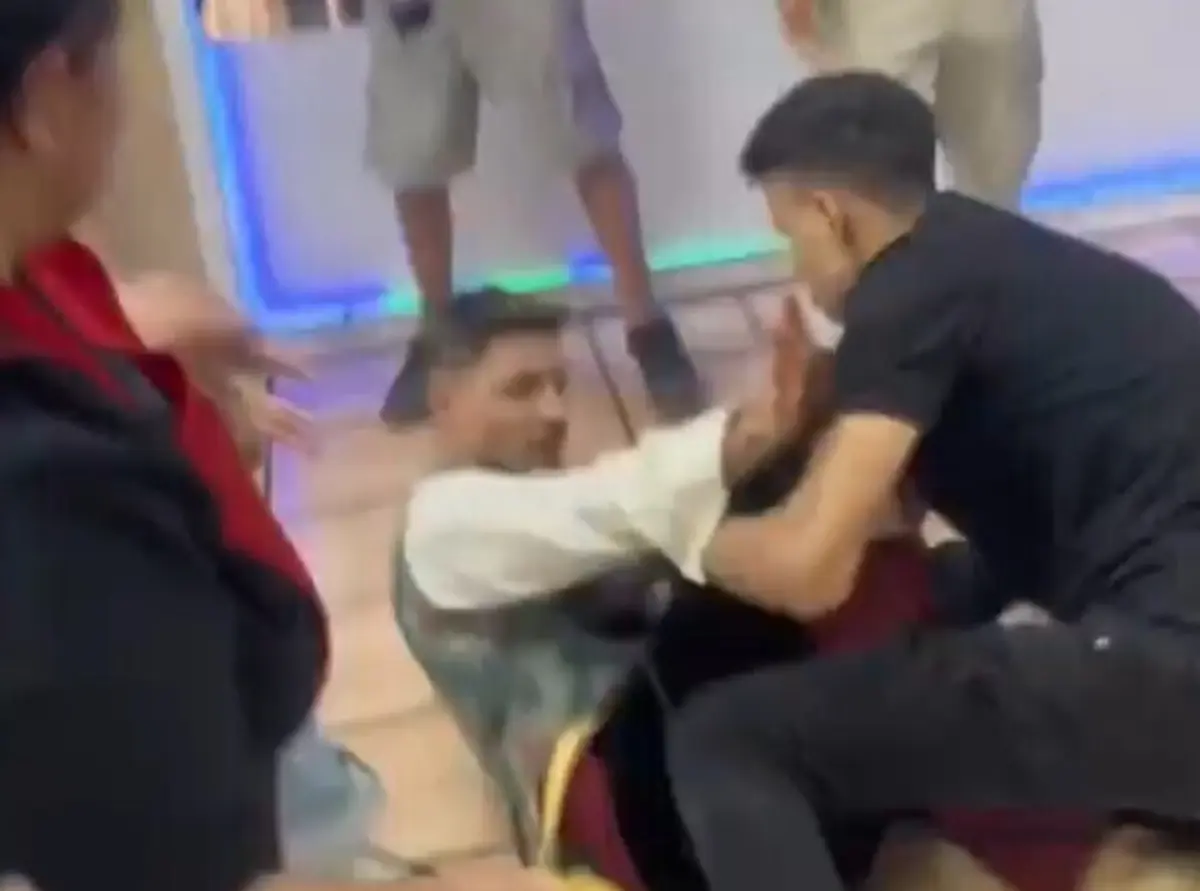 Imagem de contexto do artigo "Vou-te matar". Vereador espanhol alvo de ataque homofóbico em restaurante