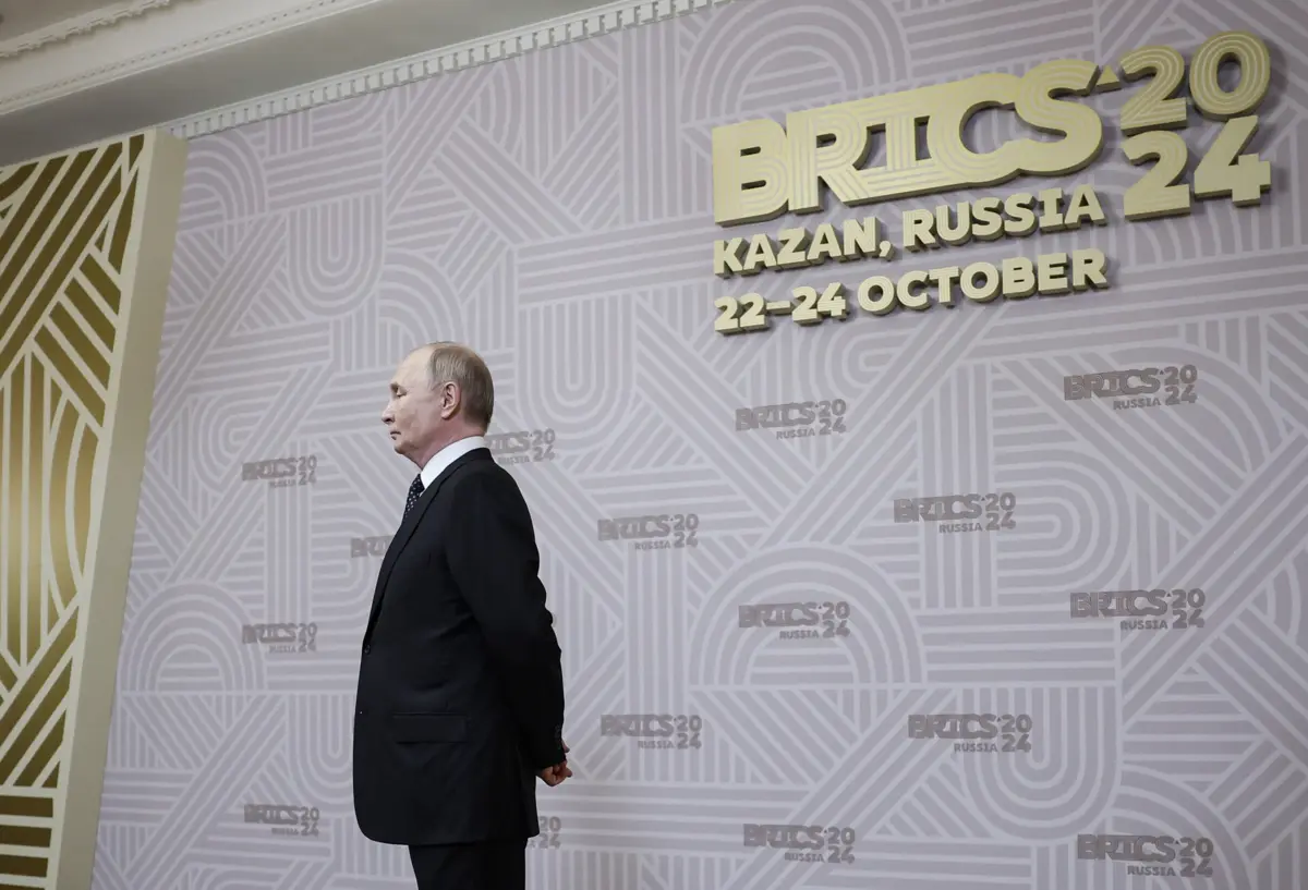 Vladimir Putin durante a cerimônia de boas-vindas da cimeira dos BRICS, em Kazan
