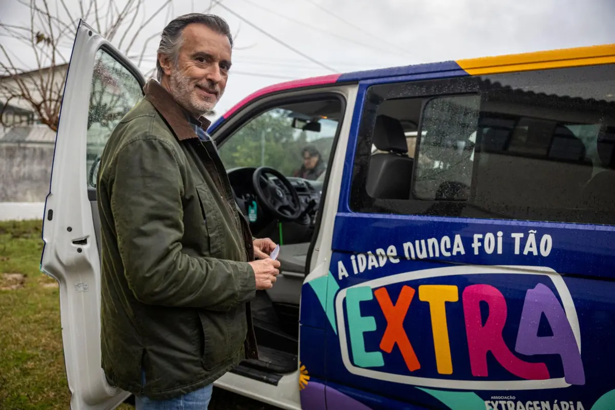 Cotrim Figueiredo sentou-se ao volante da carrinha da associação sénior de Vagos