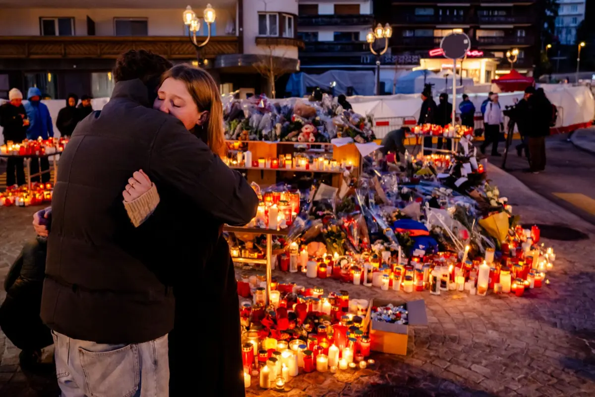 Segundo apurou o JN junto de fonte oficial, uma jovem portuguesa de 22 anos, Fanny Pinheiro Magalhães, natural de Santa Maria de Feira, estava no local do incêndio e permanece desaparecida