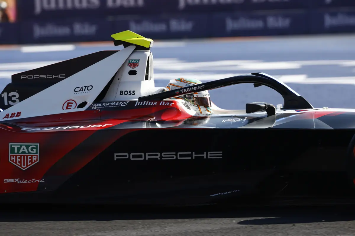 Piloto português António Félix da Costa (Porsche)