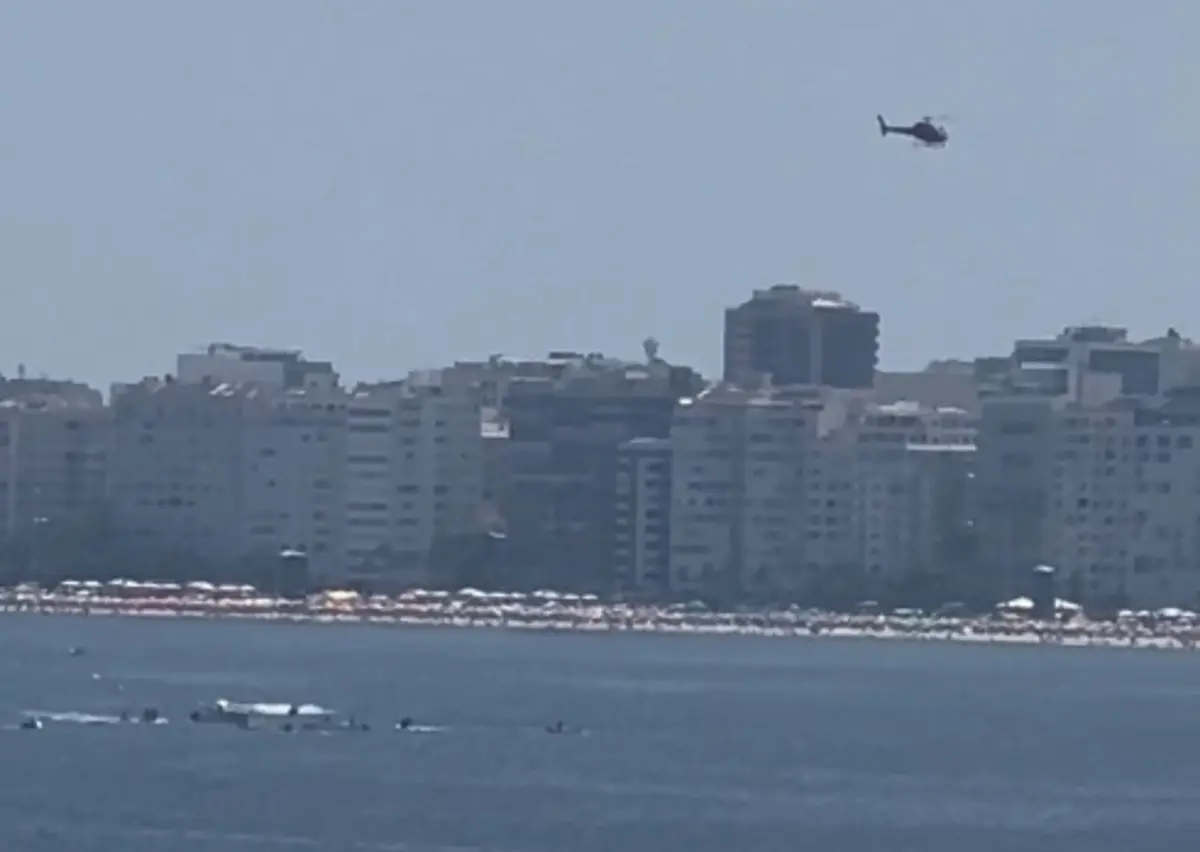 Imagem de contexto do artigo Avião ultraleve cai no mar em Copacabana