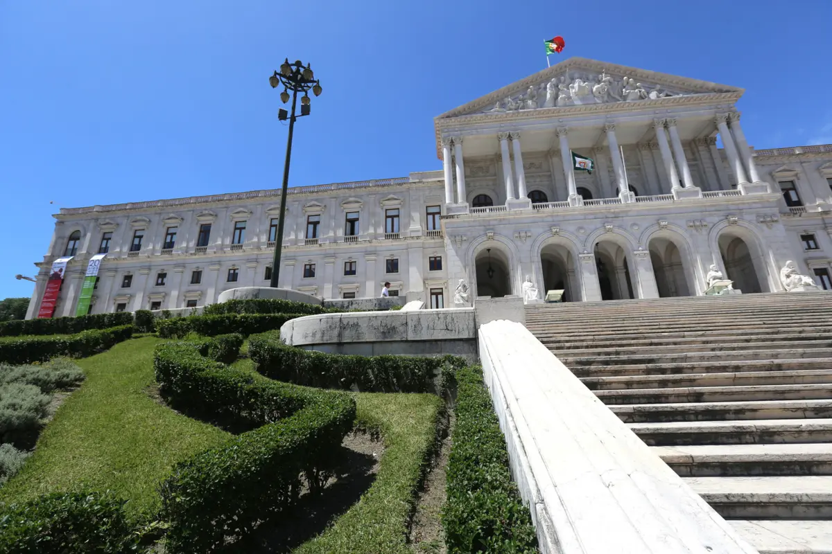 Os contributos escritos recolhidos serão entregues na Assembleia da República