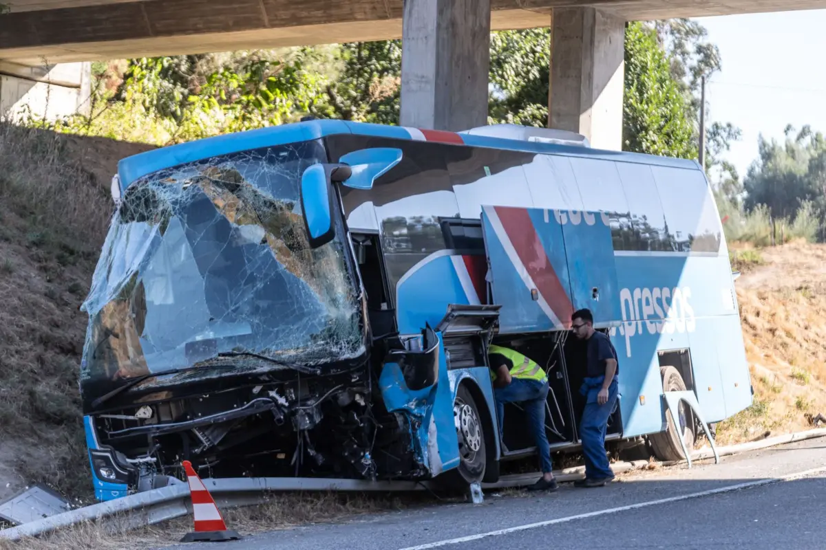 No autocarro que fazia a ligação entre Coimbra e Viseu seguiam 32 pessoas