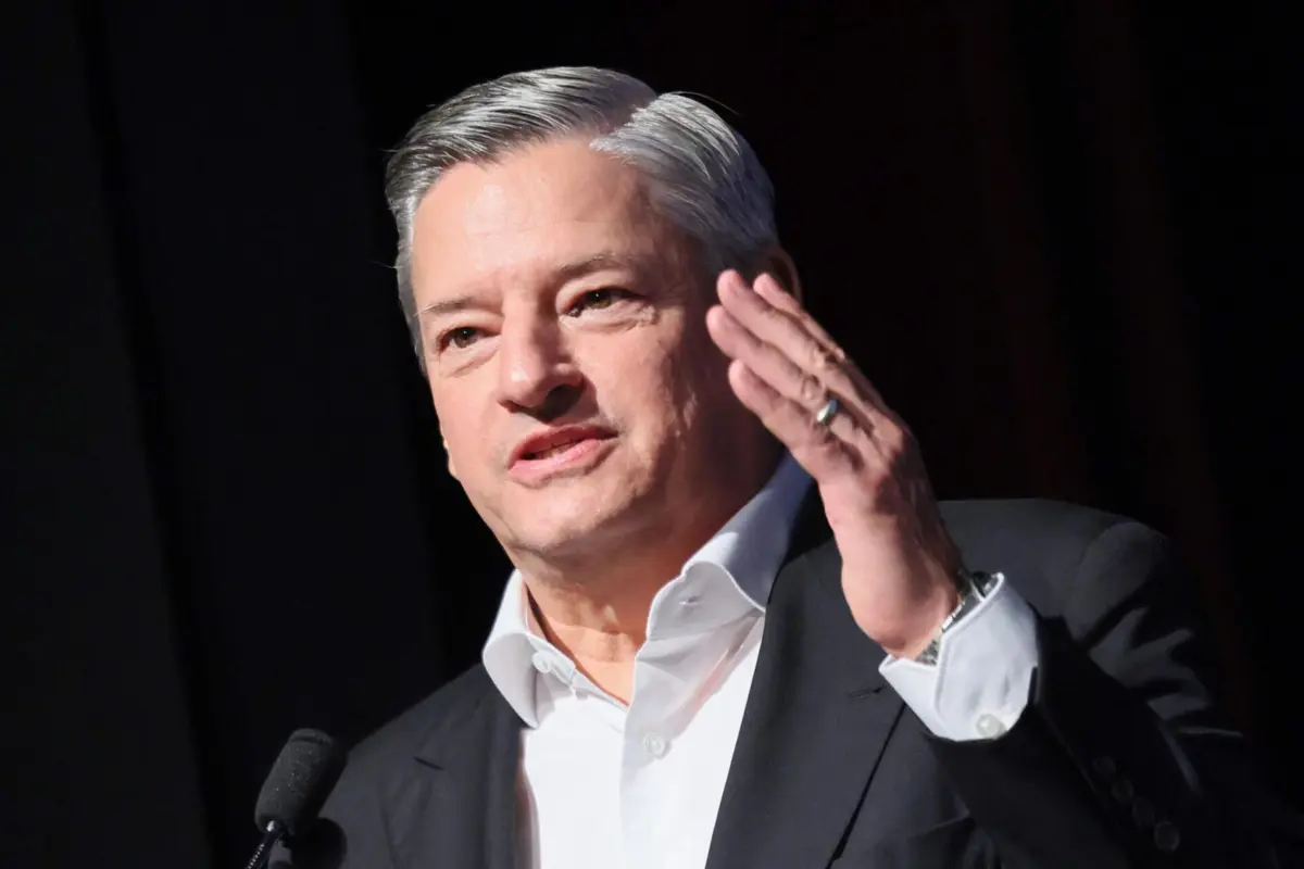 O CEO da Netflix, Ted Sarandos, garante que as estreias da Warner Bros. continuarão a chegar às salas de cinema