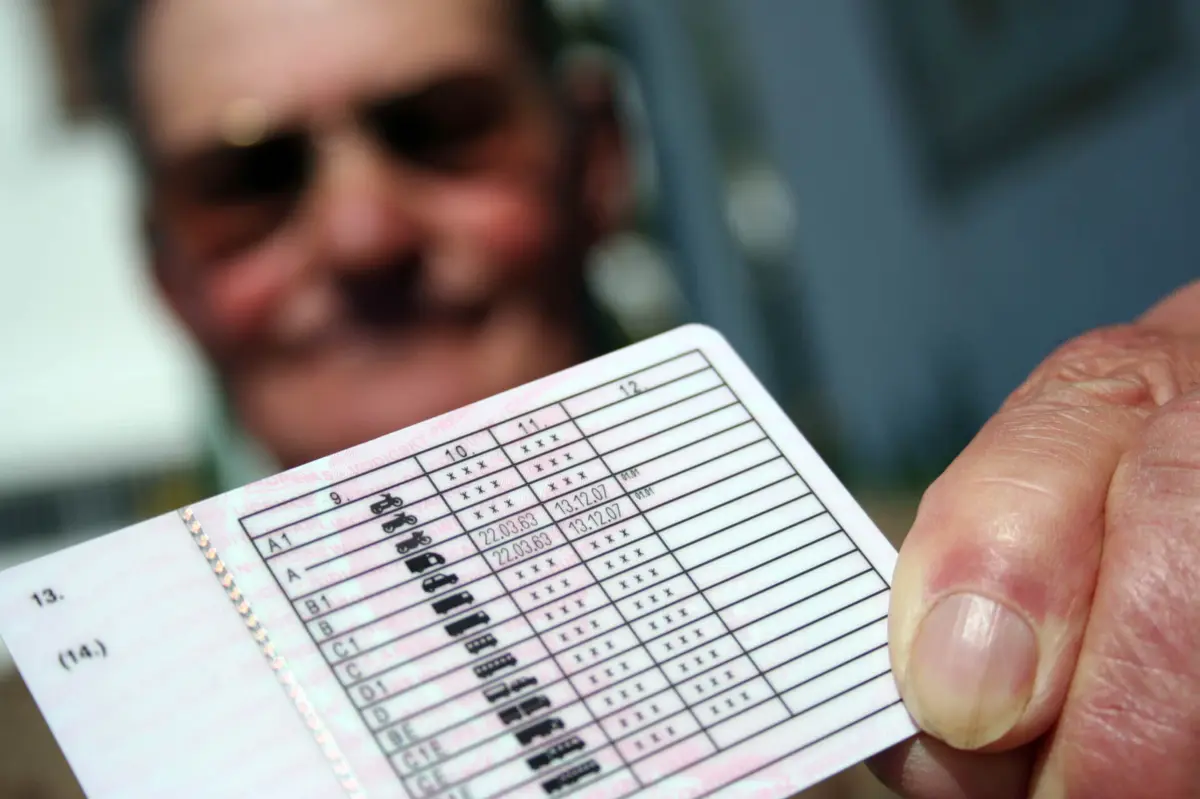 Medida aplica-se a cartas de condução emitidas antes de 1 de janeiro de 2008