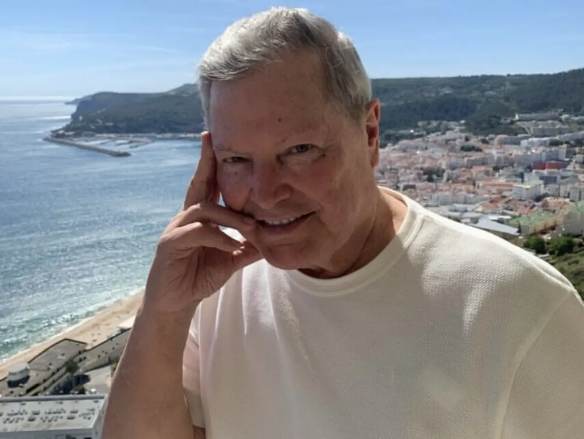 Família acompanhou nota de pesar com fotografia alegre do cantor