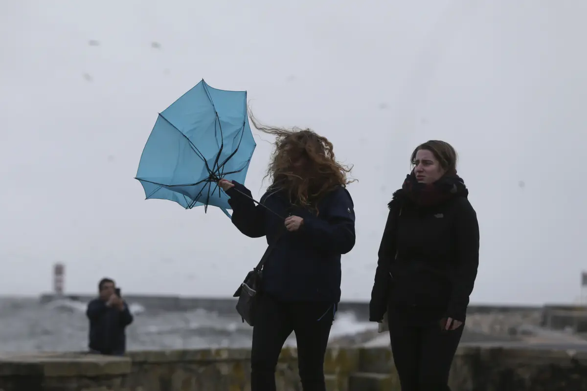 Depressão Floriane na origem da chuva e ventos fortes em Portugal continental