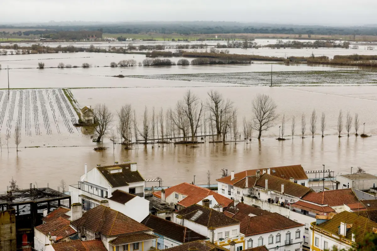 Imagem de contexto do artigo Proteção Civil alerta para chuva intensa e vento forte até quarta-feira