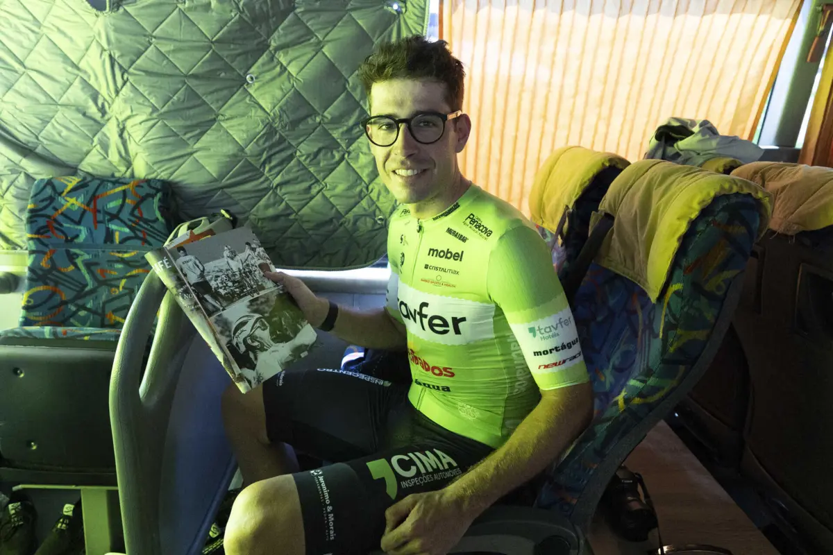 João Matias, da Tavfer-Ovos Matinados-Mortágua, utiliza os óculos para ler