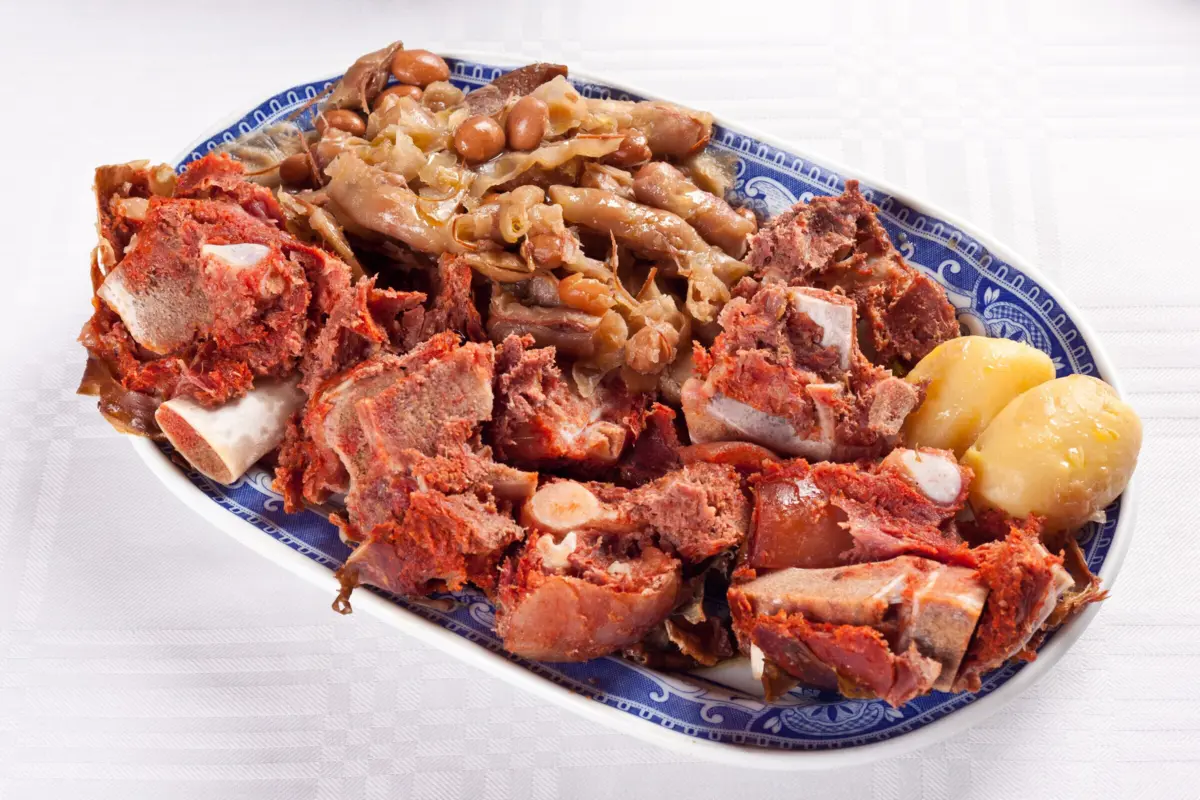 Prato à base de enchidos e feijão é típico do inverno transmontano