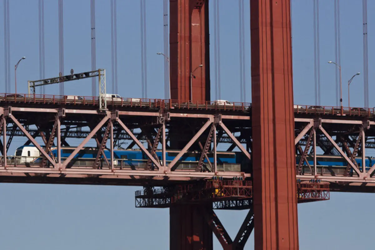 Imagem de contexto do artigo Retomada circulação de comboios na Ponte 25 de Abril