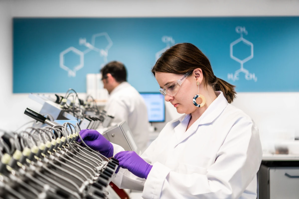 Imagem de contexto do artigo BAT reforça as perspetivas de crescimento para 2025 com estratégia assente na inovação e investigação científica