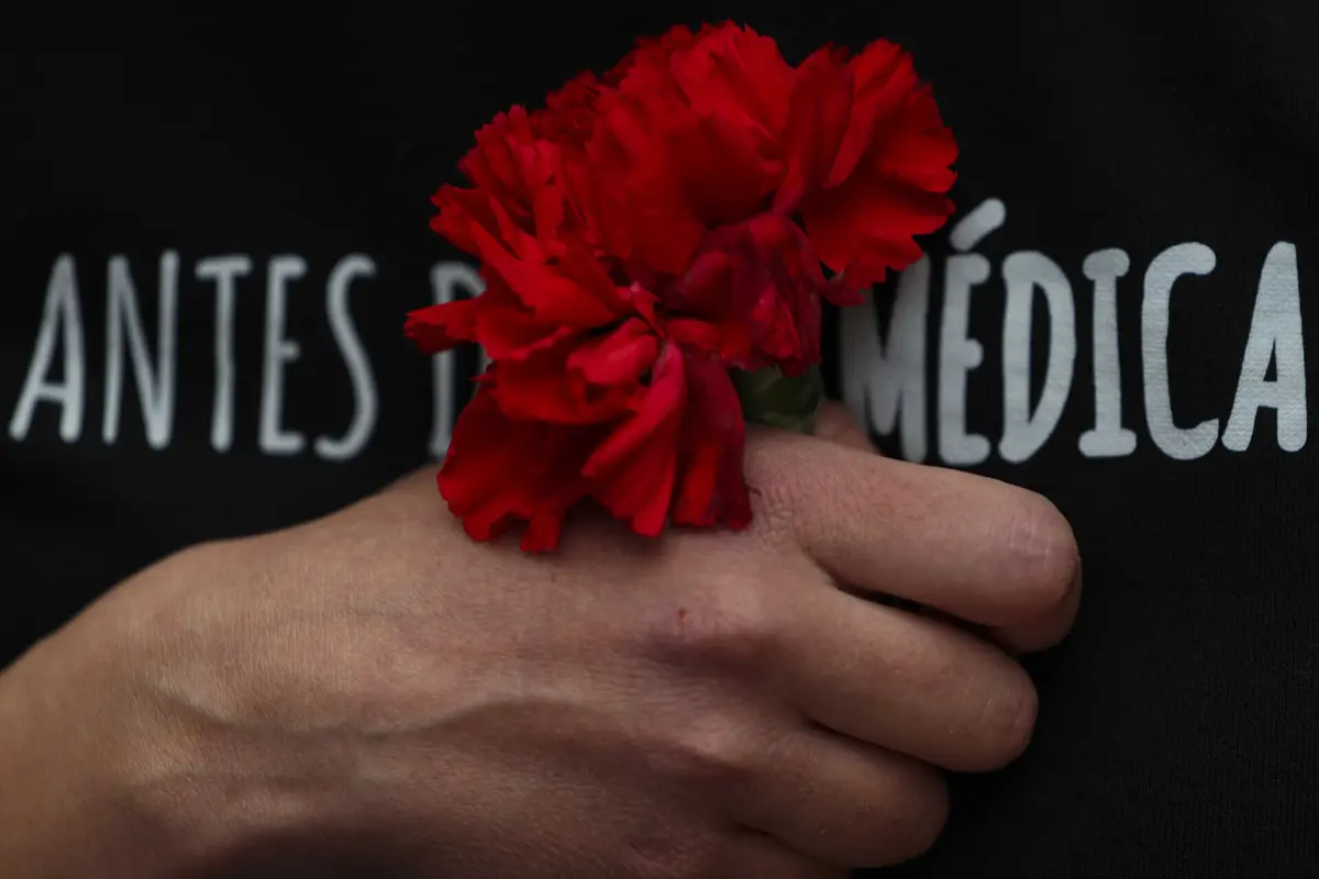 Imagem de contexto do artigo A radiografia da fratura entre médicos e Governo