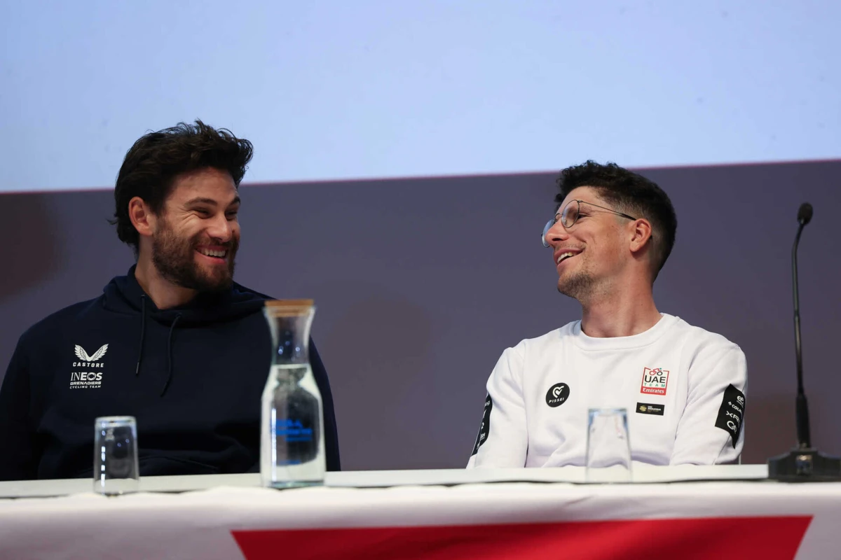 João Almeida (à direita) numa conversa bem disposta com Filippo Ganna