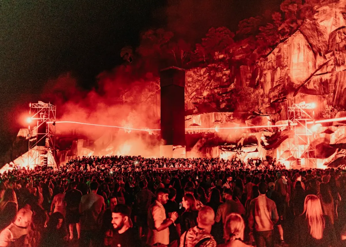 O preço dos bilhetes oscila entre os 35 e os 150 euros para as entradas diárias e entre os 65 e os 300 euros para os passes gerais