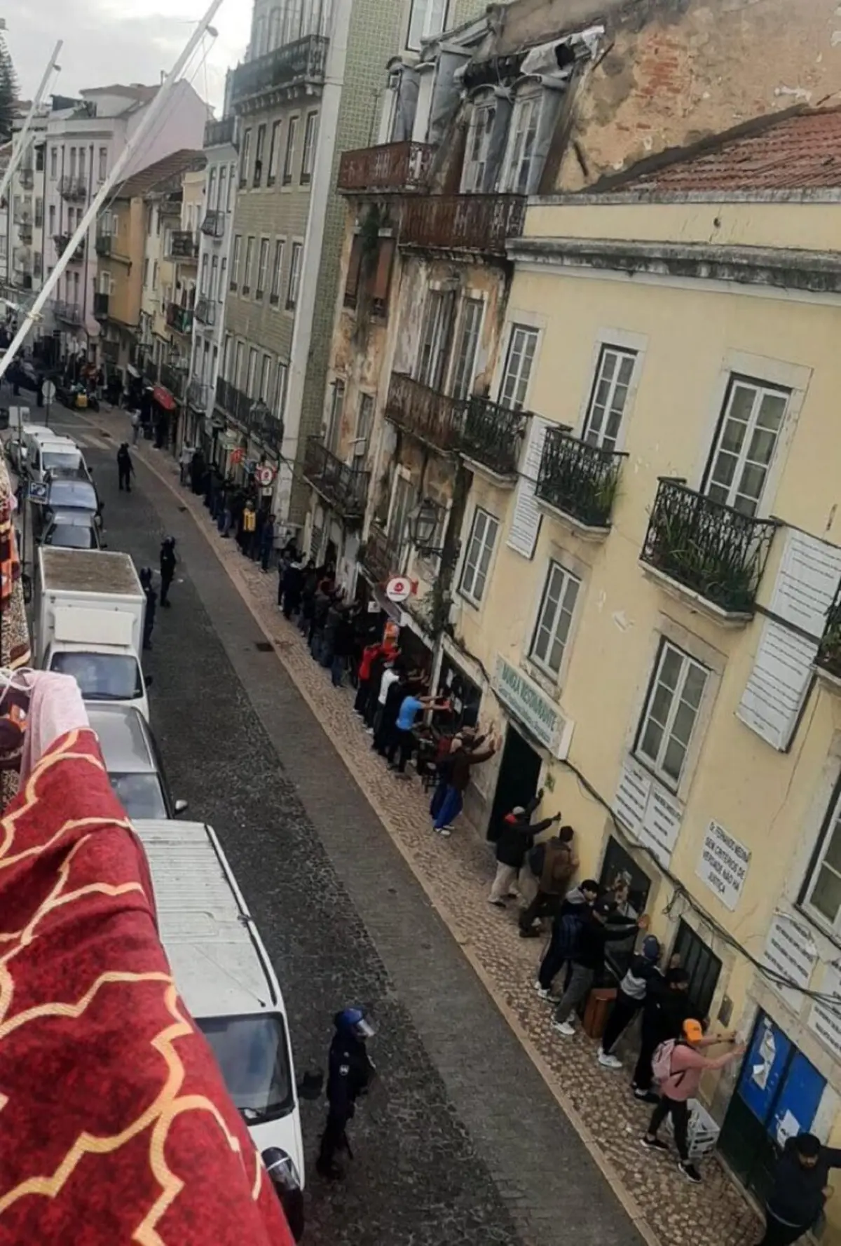 Várias dezenas de pessoas foram revistadas na operação de quinta-feira no Martim Moniz. A Esquerda criticou a ação aplaudida por Montenegro e quer ouvir ministra da Administração Interna