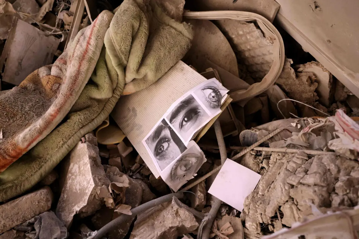 Casa destruída por um ataque aéreo israelita em Teerão