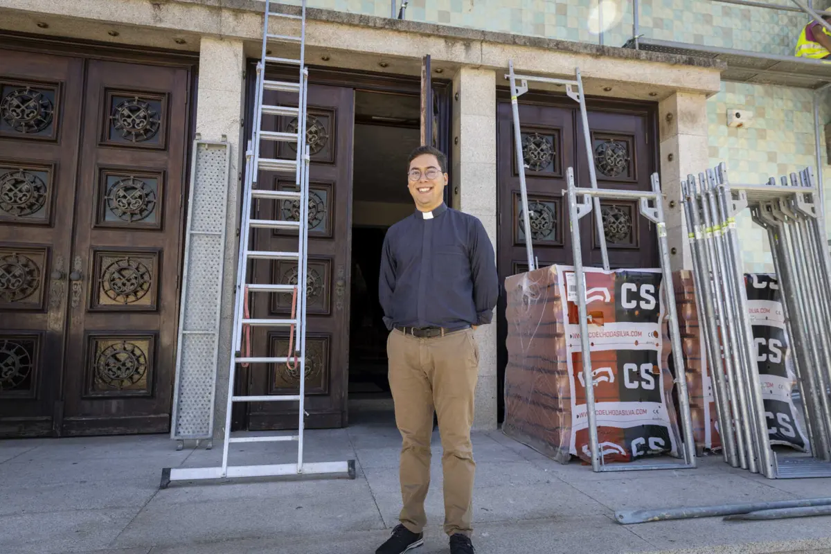 Padre Tiago Dias tem desafiado a comunidade a ajudar a pagar as obras da igreja matriz