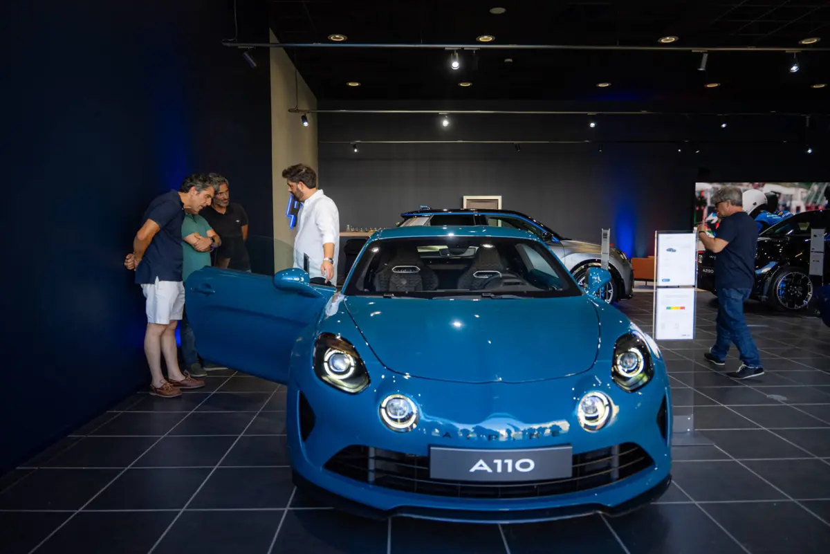 Alpine abriu showroom no Porto