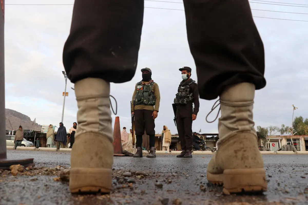 Um grupo de 63 homens e mulheres foram açoitados por alegados delitos