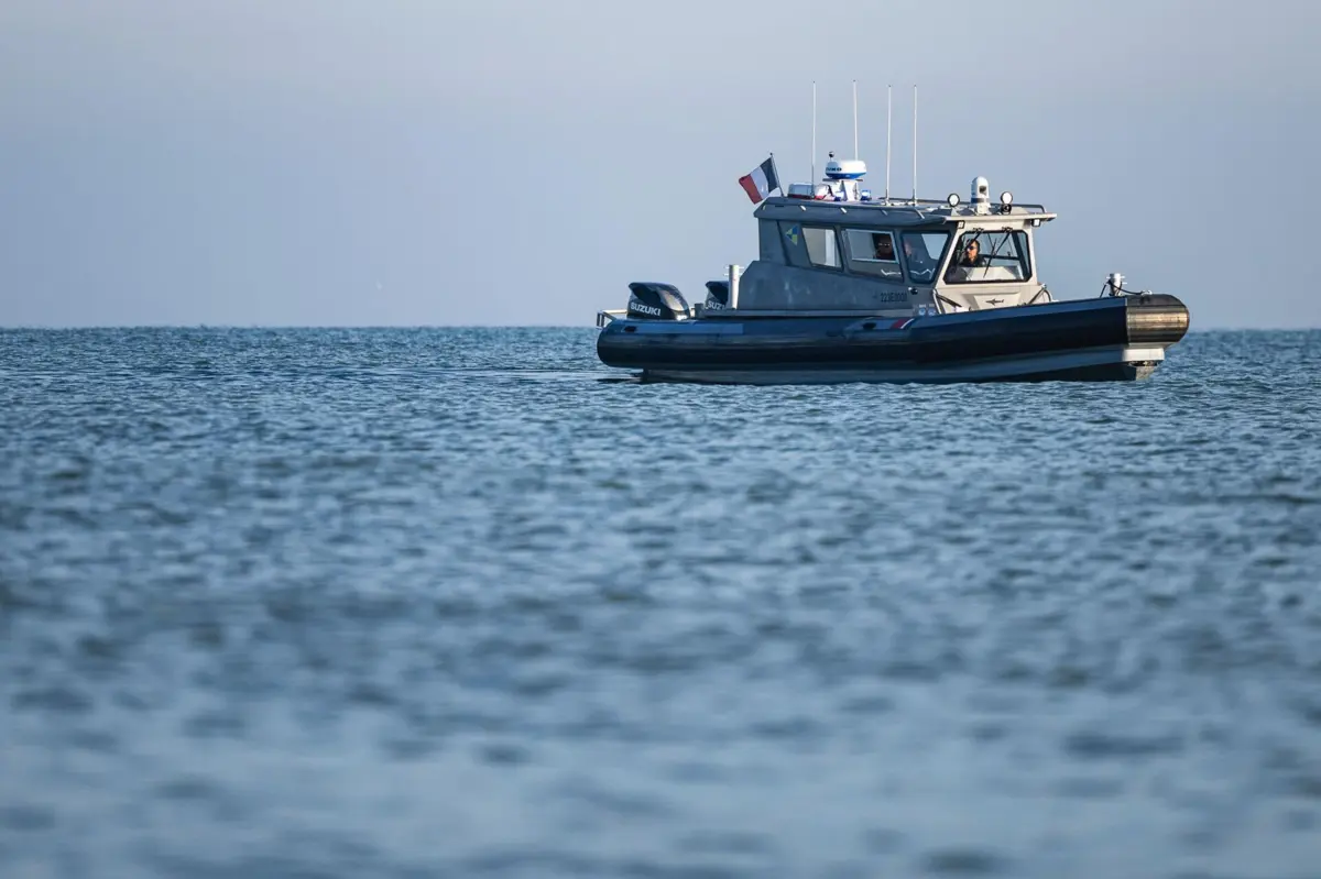 Pelo menos 27 migrantes morreram no Canal da Mancha em 2025