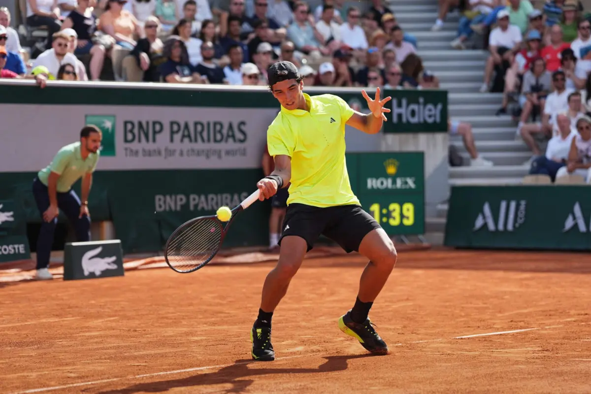 Henrique Rocha tenta chegar ao quadro principal