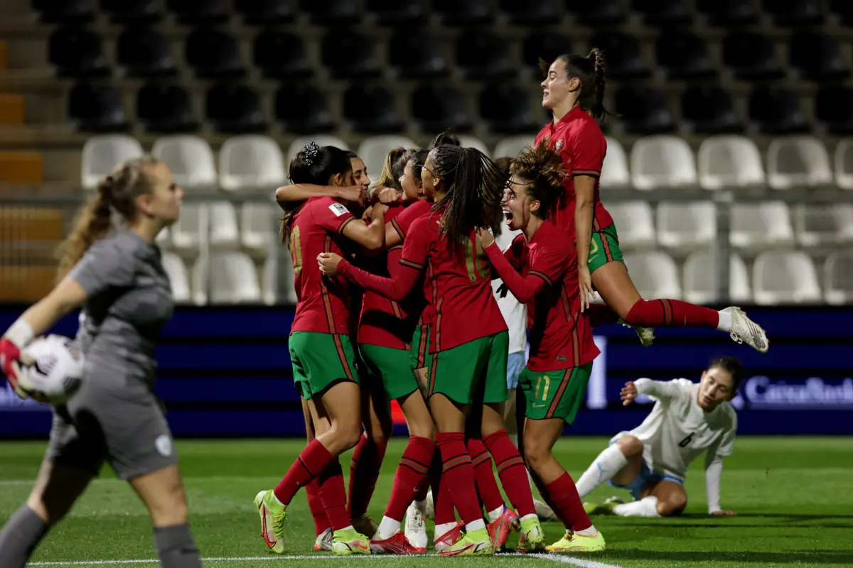 A seleção feminina joga no Bessa
