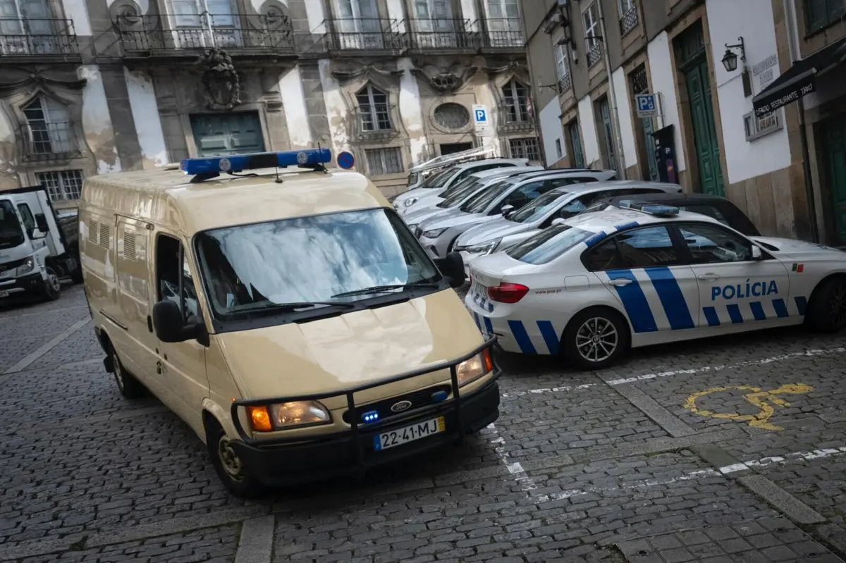 Ao todo, 37 arguidos, alegados elementos da rede "Pica Pau/Picolé", que operava a partir da Pasteleira Nova, estão a ser julgados de tráfico de droga