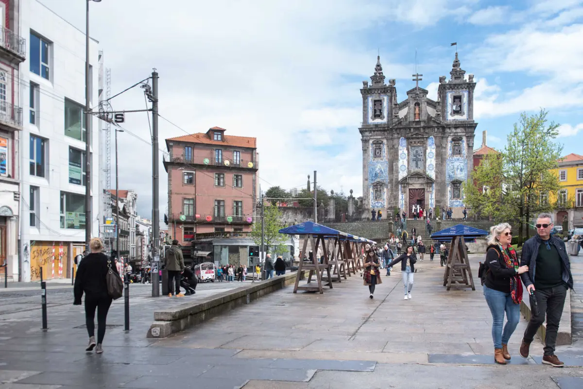 Os socialistas querem que o plano envolva os cidadãos e empresas locais, bem como os operadores privados e a Autoridade Nacional de Comunicações