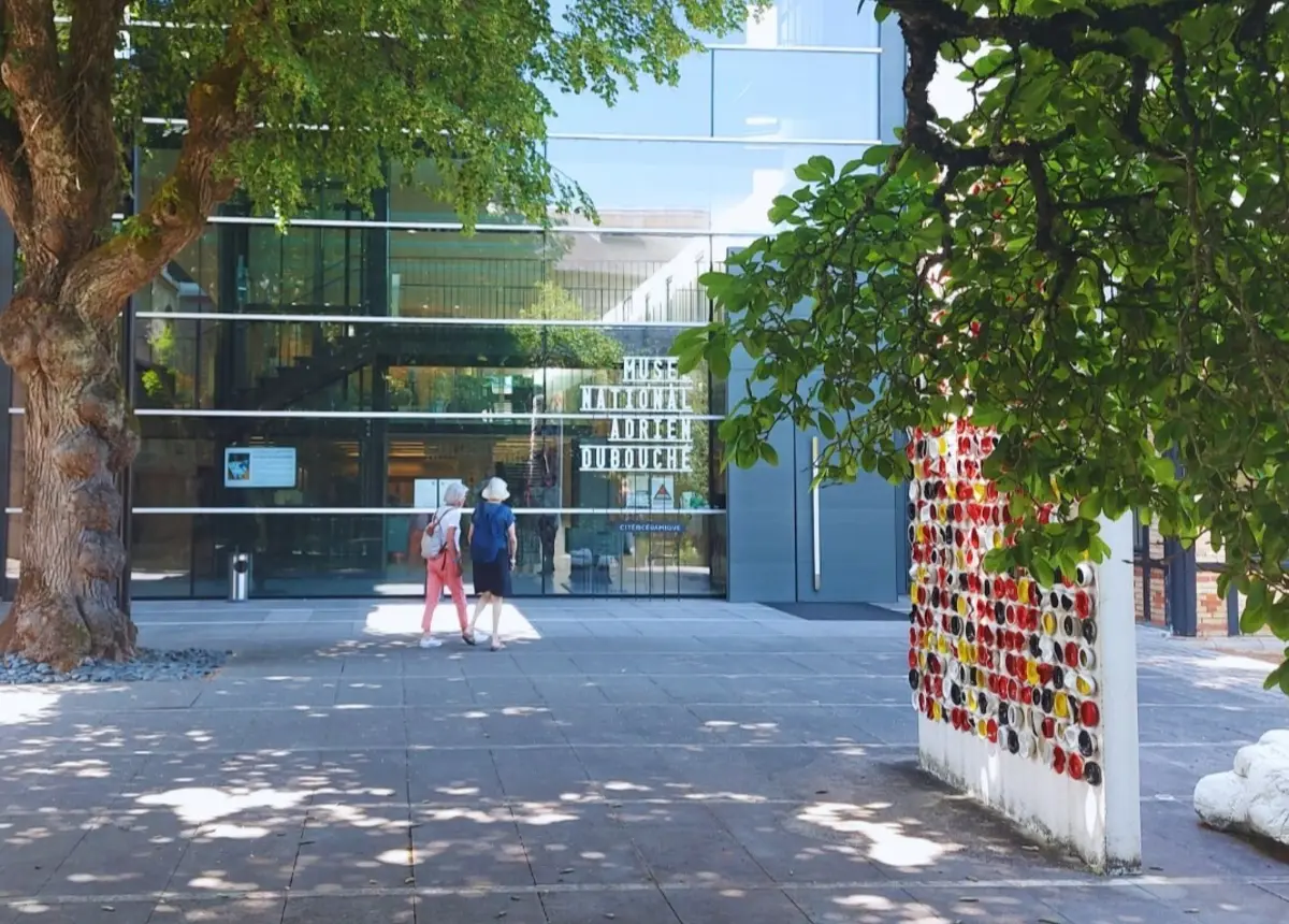 O museu possui cerca de 18 mil obras