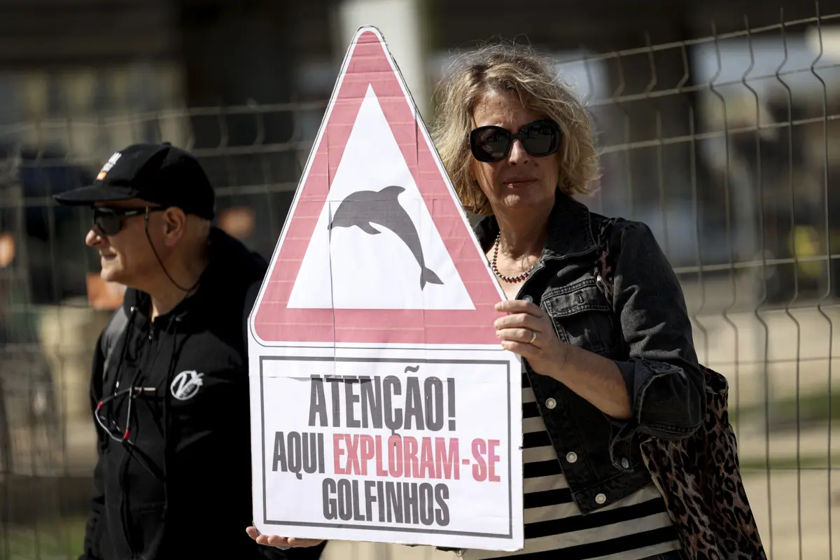Protesto junto ao Jardim Zoológico de Lisboa