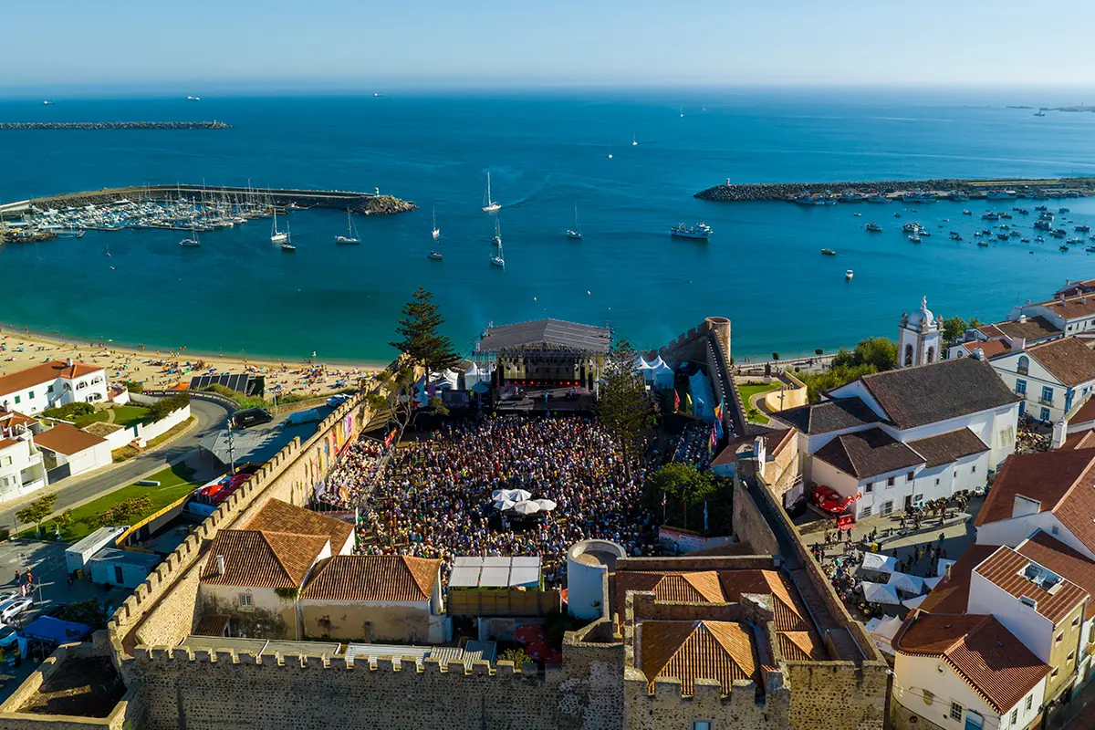 Imagem de contexto do artigo De Tinariwen a Nneka, Sines volta a ser o palco da música de todo o mundo