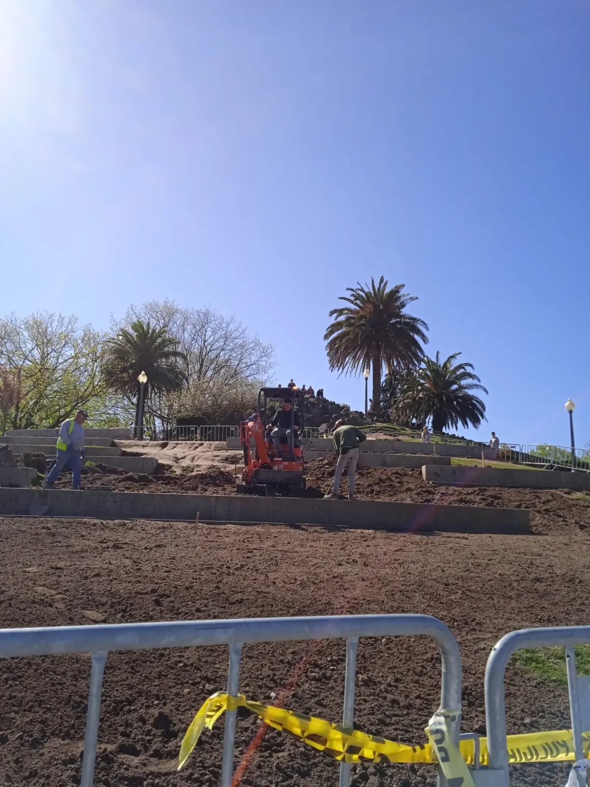 Jardim do Morro, junto à Ponte de Luís I, está a ser preparado para voltar a acolher muitos visitantes
