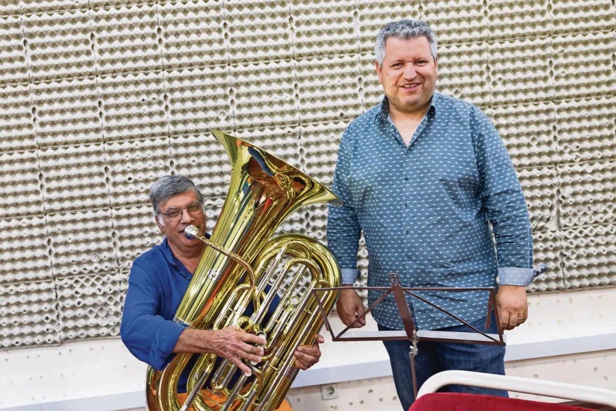 António Freches e Manuel da Costa (de pé) temem pelo futuro da banda