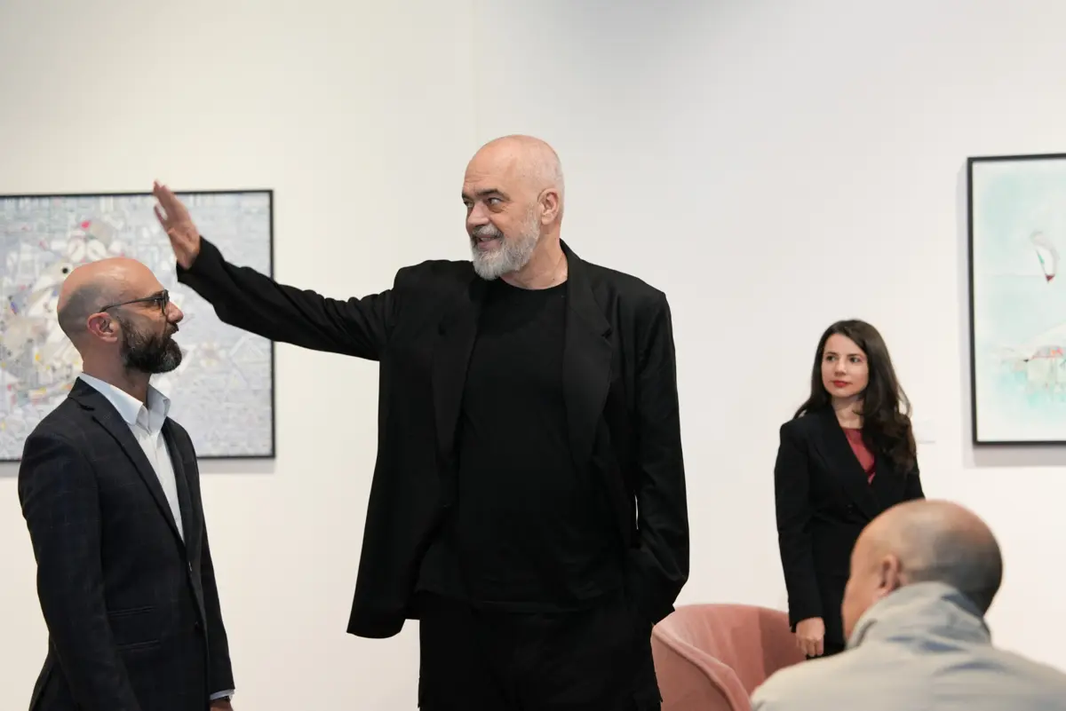 Edi Rama (ao centro) admira António Costa e José Mourinho