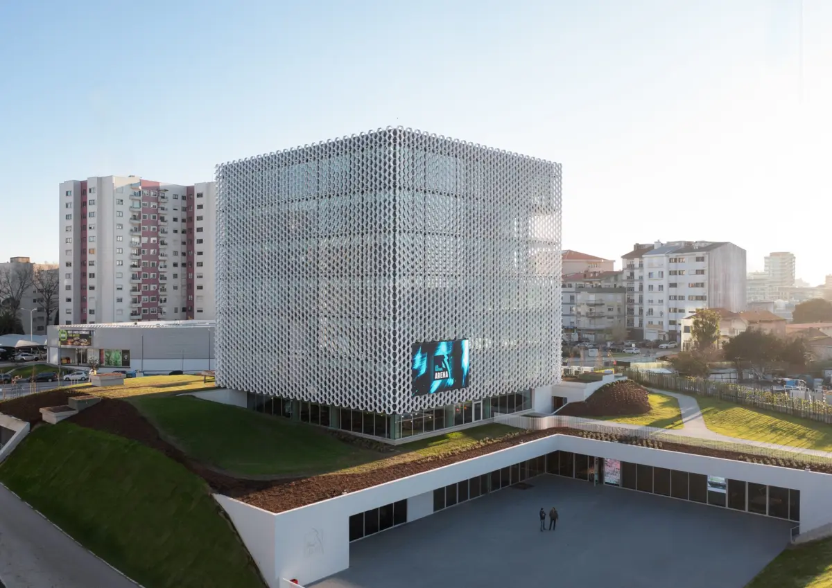 Edifício da Liga, em Ramalde (Porto), tem a forma de cubo