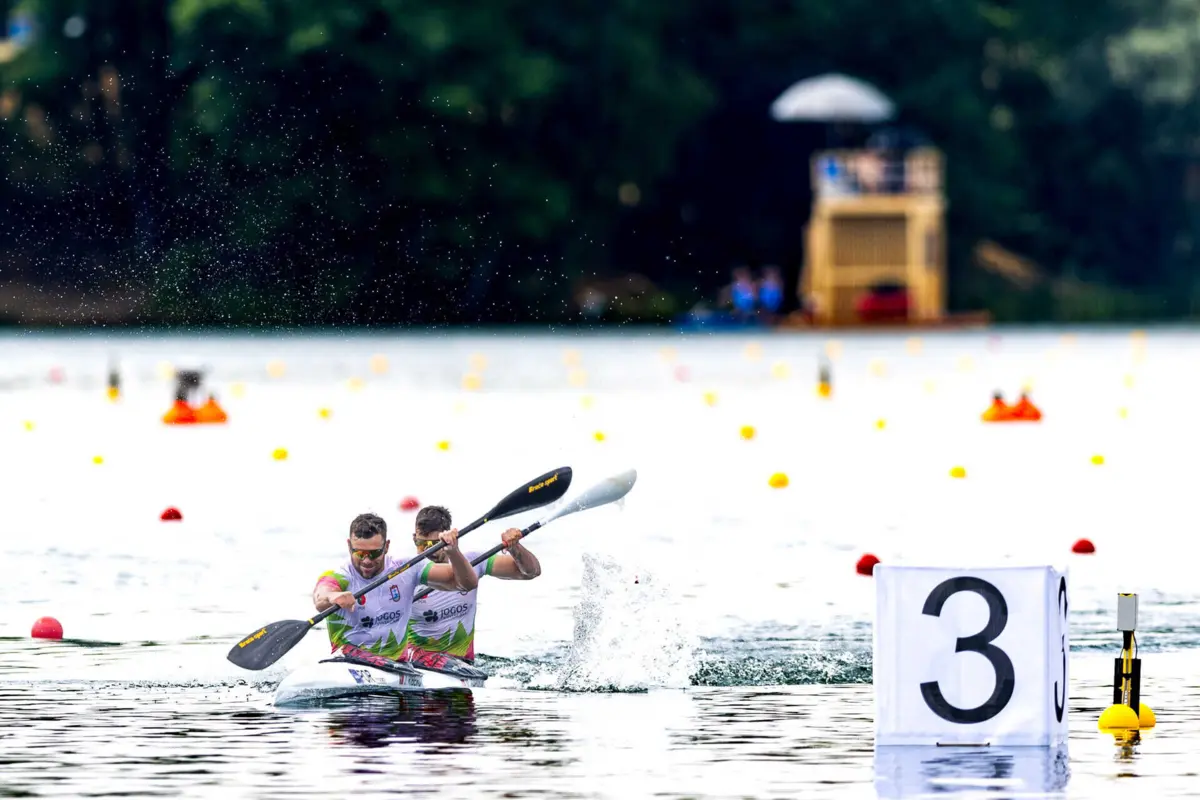 João Ribeiro e Messias Baptista competem no K2 500 metros