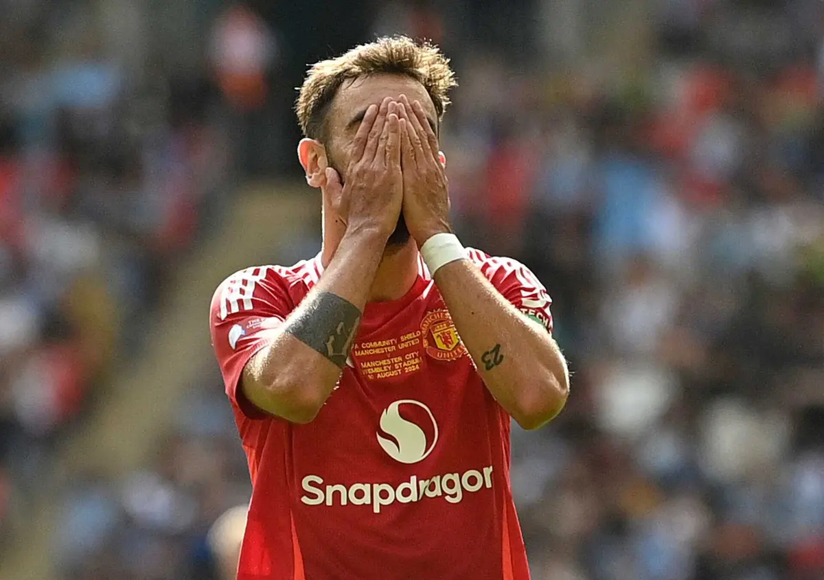 Bruno Fernandes foi expulso na derrota do Manchester United