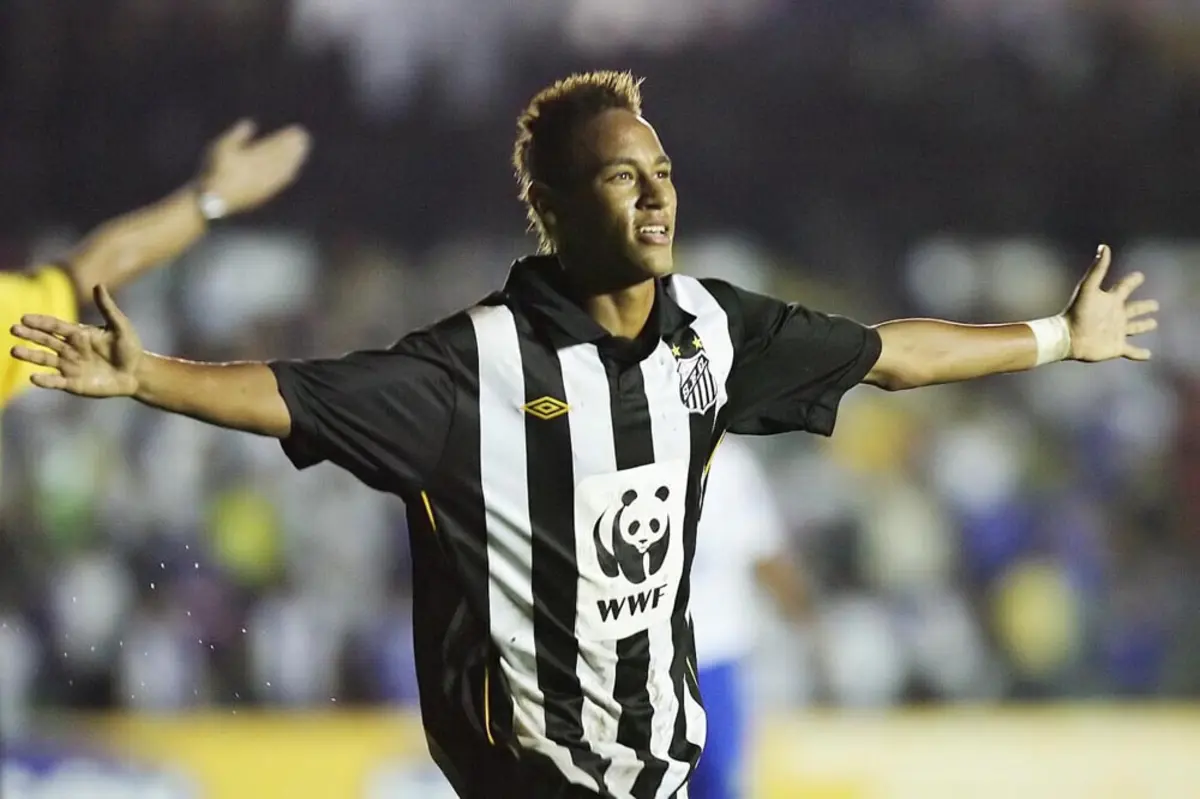 Neymar regressa ao Santos 12 anos depois