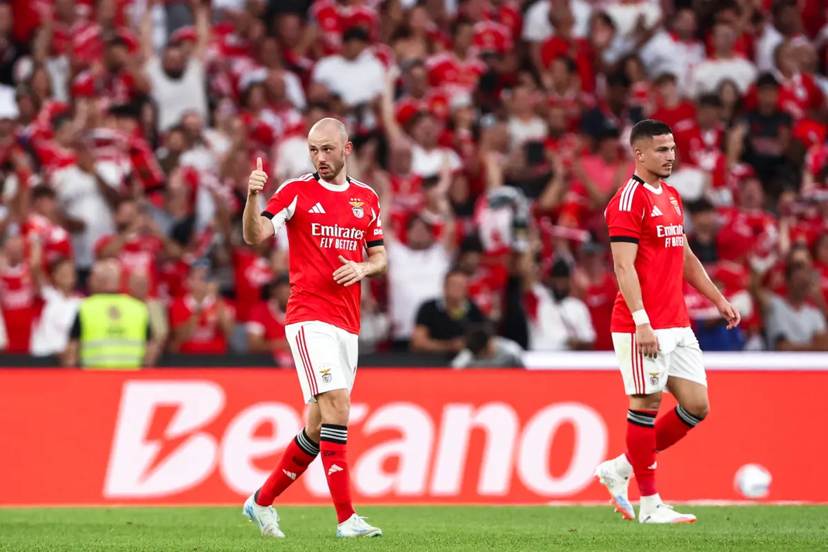 Aursnes marcou o primeiro golo do Benfica na receção ao Nice